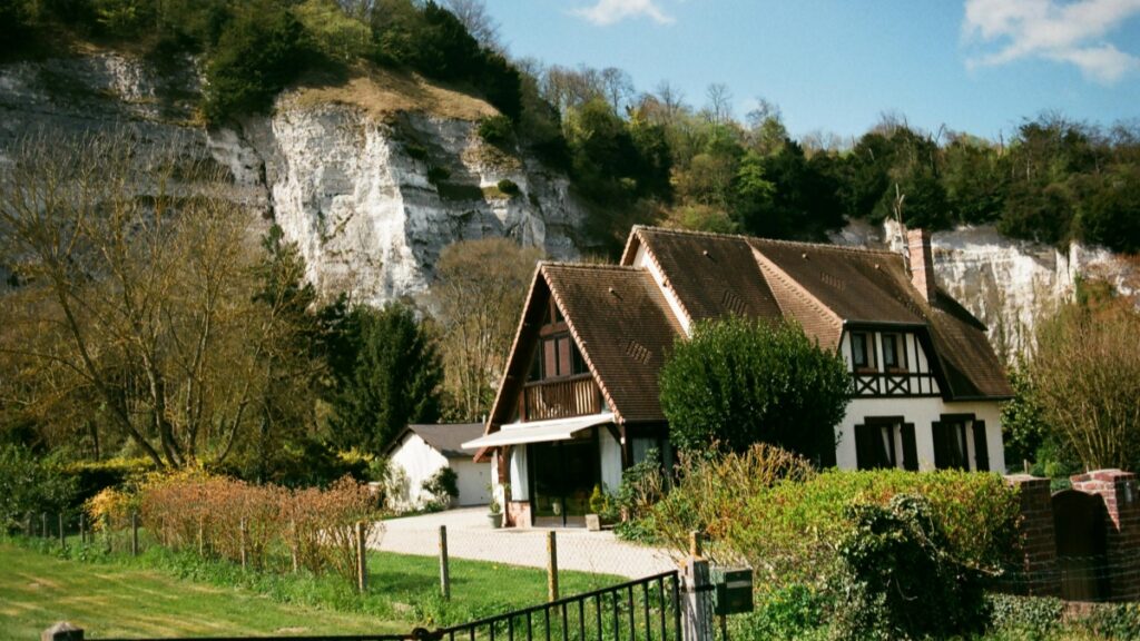 How Togo Snapchat bloggers can collaborate with Belgium advertisers in 2025