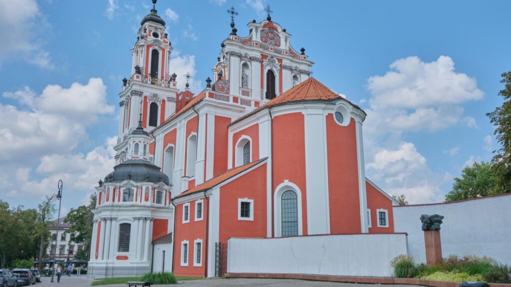 How Togo LinkedIn bloggers can collaborate with Indonesia advertisers in 2025