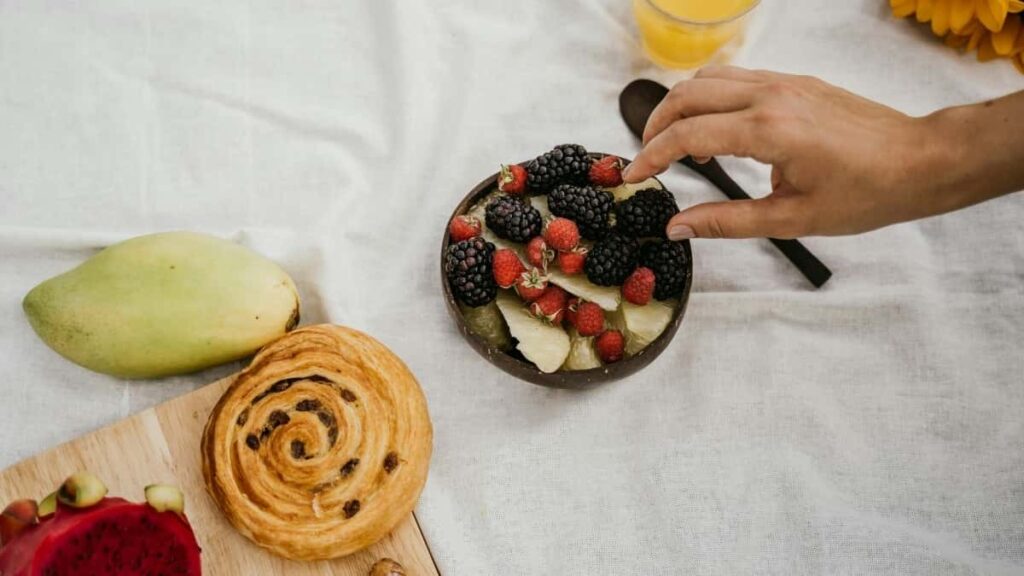 How Togo WhatsApp bloggers can collaborate with Morocco advertisers in 2025