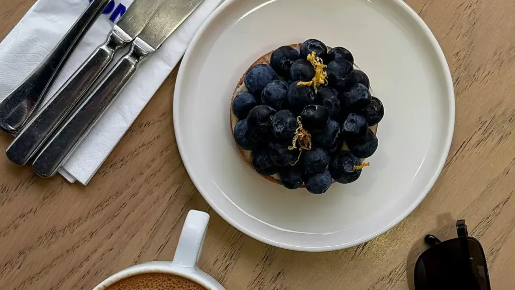 Découvrez comment les créateurs togolais utilisent WhatsApp pour partager des avis sincères sur les produits.