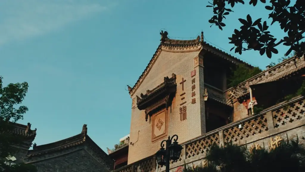 Guide pratique pour créateurs au Togo : exploitez ShareChat et tendances design sud-coréennes pour du contenu stylé et viral.