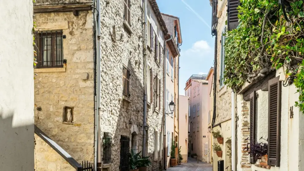 Découvrez pourquoi les marques demandent des mentions sur Netflix au Laos, et comment cela impacte les stratégies marketing au Togo.