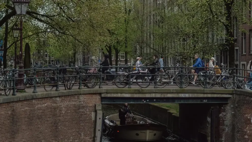 Découvrez comment contacter efficacement les marques tchèques sur Etsy pour créer des vidéos GRWM qui cartonnent.