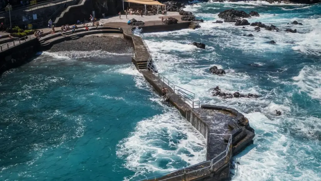 "A practical guide fo creators in Togo on how to reach Ecuador brands via Threads, build pitches, and land features for emerging artists."