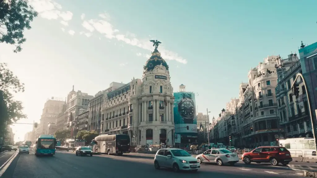 Guidɛ dla advertisers le Togo: kroŋkpɔɖeɖe ɖeɖe esi wòɖo Greece Douyin creators kple lokalize brand mesaj — strategies, tools, kple risks.