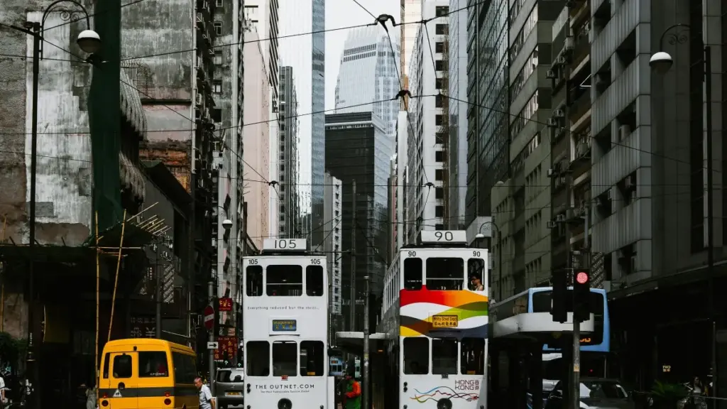 Guides si woɖe nyateƒe be woatsɔ Iceland Disney+ creators na convert followers kple buyers — praktikɔkɔ, tools, kple local tips fi Togo.