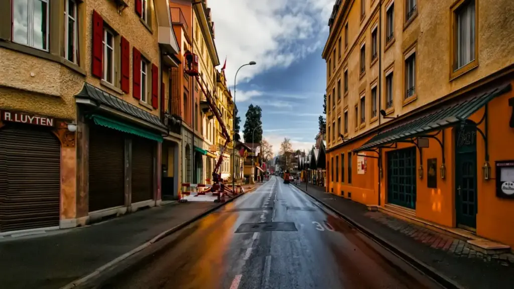 "Guide pratique pour annonceurs au Togo: comment repérer et lancer des drops limitées avec créateurs Rumble du Pakistan, stratégies, risques et étapes opérationnelles."