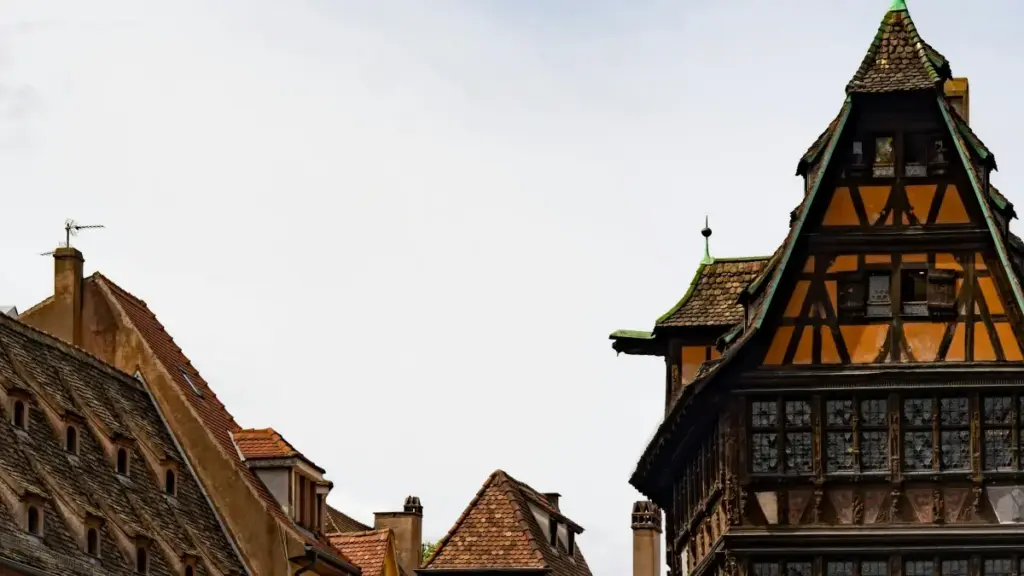 Apprenez comment repérer les YouTubers azéris pour promouvoir vos collections de vêtements au Togo.