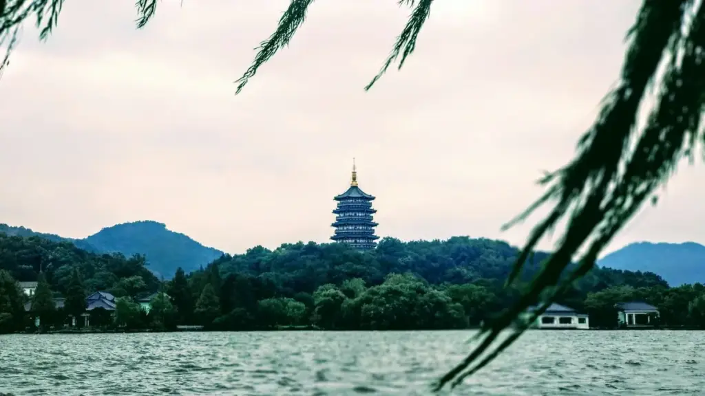 Nudzrɔ̃ɖo kple tactics le Togo me eye wòɖe Italy Snapchat creators ɖe limited‑edition drops la gbɔ. Practical steps, tools, kple hazards ɖe 2025.