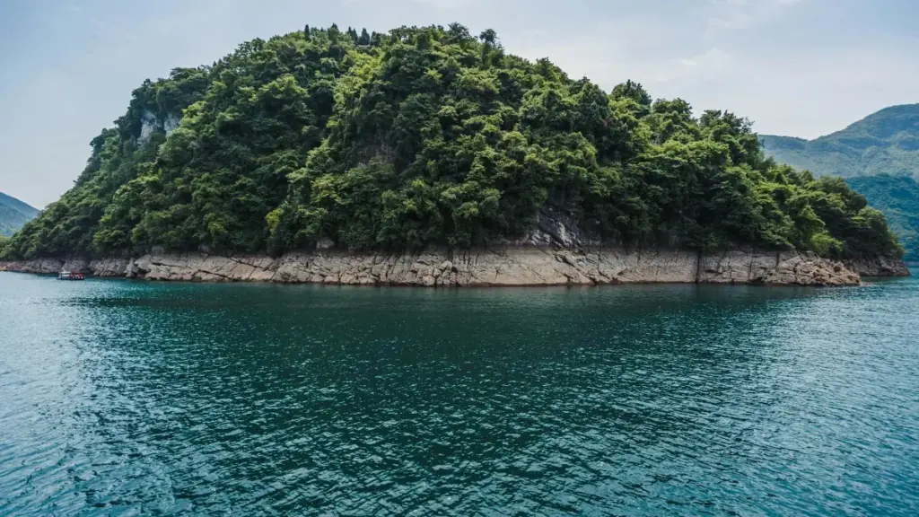 Nù ɖe eƒe ɖoɖoɖo: nɔviwo kple kreataƒeɖeɖewo ɖe Togo leɖeɖe haɖe, nuŋlɔlawo kple strategia ɖe ɖeɖe le Threads be wòɖo UK brands alo travel guides.