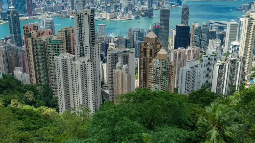 "Guide pratique pour marques au Togo qui veulent trouver et collaborer avec des créateurs Etsy au Royaume‑Uni — tactiques, outils Meta, et stratégies produit."