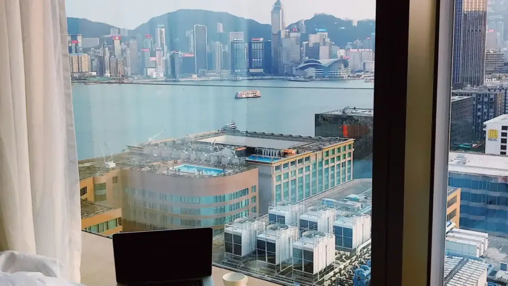 Ziɖuɖo le dɔwɔla: ƒe alɔɖeɖeɖe kple nyateƒewo me ɖe Poland Netflix creators ƒe ɖoɖoɖo la, eye wòɖe gbeɖeɖe la dzi le travel visibility me.