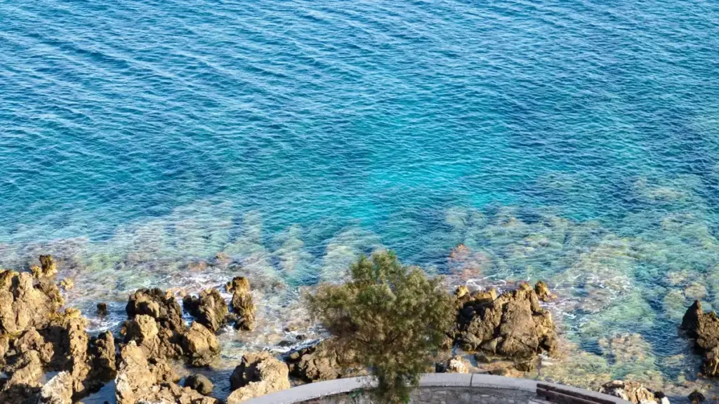 Foforɖeɖeɖe: nyɛ zãɖe si wòɖo product-seeding kple beauty bloggers va Bangladesh Douyin (TikTok Bangla). Guidɛ pratik, tools, risks, kple MaTitie VPN tip ke wòɖe.