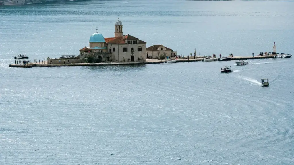 Kplɔ̃ nuɖuɖɔ le Discord kple Bolivia brands: stegi, tactik, kpekpeɖeɖeɖi le product launch me. ƒe trɔtrɔwo kple risks.