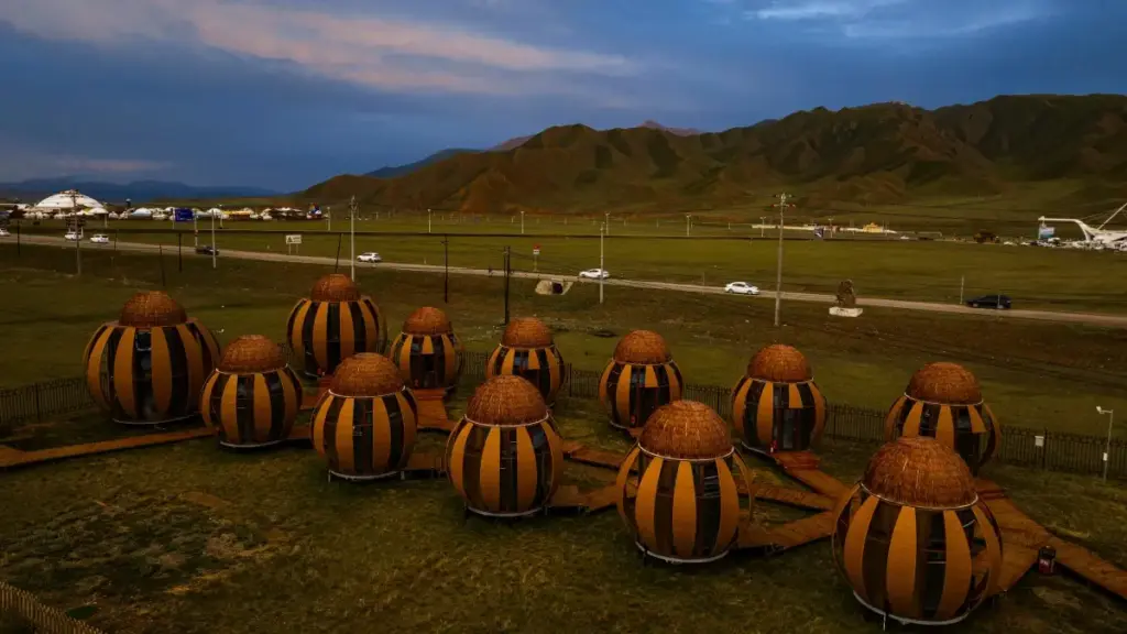 Ziɖaɖeɖe le Sloveniaŋ me le KakaoTalk creators ɖe SMiniz lansman gamɛɖi; amɛkpɔkpɔ, kɔntakt, leɖeɖeɖeɖi, eye MaTitie VPN suggestion.