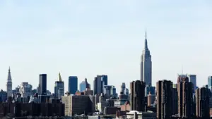 Ne wòle creator le Togo, kple sianuɖoɖoɖo eye wòɖe China brands le Instagram be wòmenya outfit collaborations — tutoɖo kple akpeawo si wòtsɔ dzi.